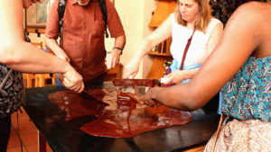 1-chocolate-workshop-taller-atelier-antigua-guatemala-bean-bar-fernandos