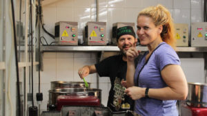 2-chocolate-workshop-taller-factory-antigua-guatemala-bean-bar-fernandos