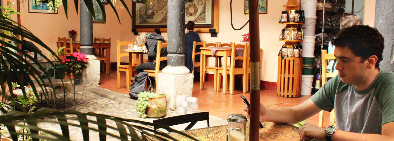 lounge-coffee-shop-patio-working-space-antigua-guatemala-fernandos